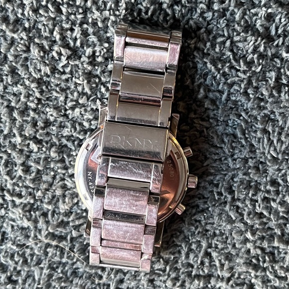 Authentic DKNY Women’s Mother of Pearl Watch Silver Stainless Steel Crystal - Picture 3 of 5